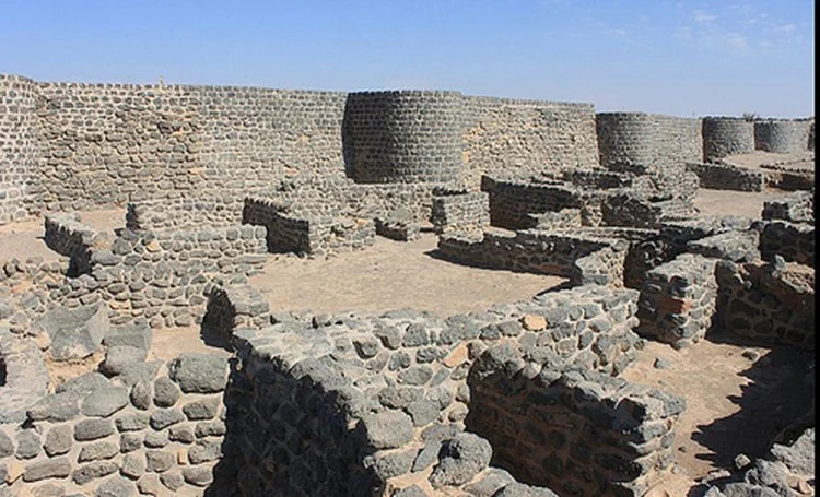 Including rock inscriptions and symbols and architectural units.. the Heritage Commission records (253) archaeological sites in the regions of Hail and Asir