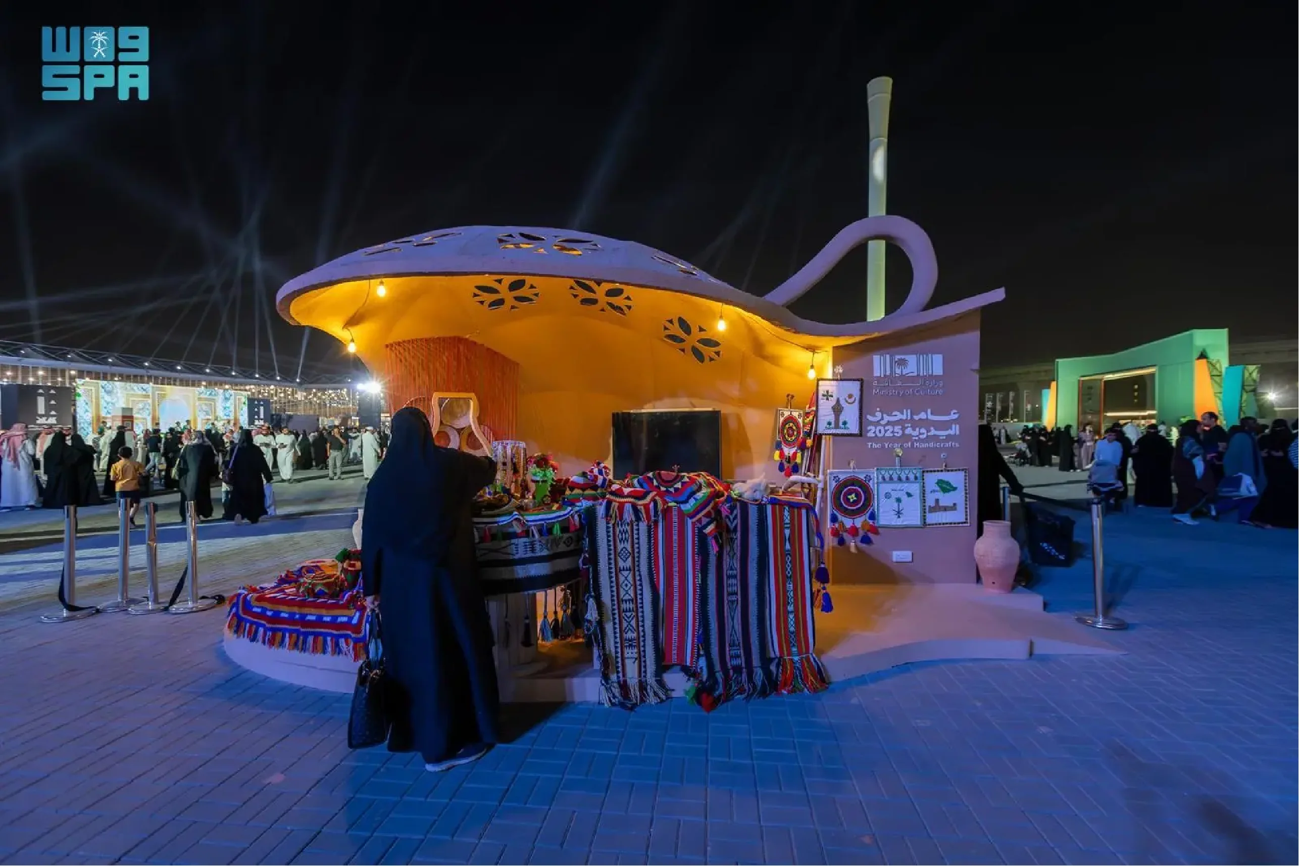 الحرف اليدوية تجذب زوار معرض الرياض الدولي للكتاب 2025