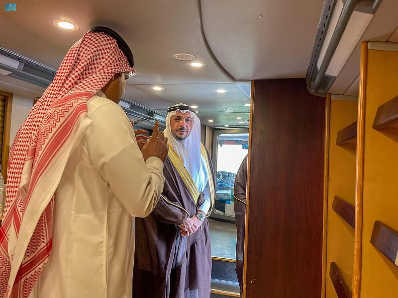 Amir of Qassim briefed on the mobile library bus