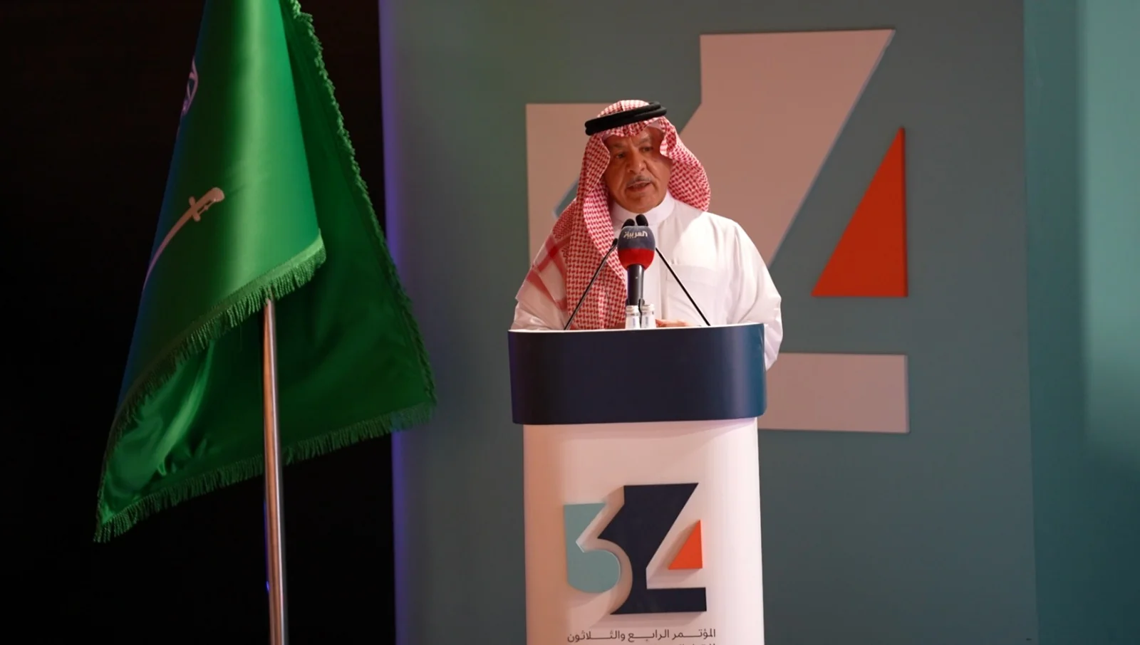 "بن معمر": الجوامع والمراكز الثقافية الشاملة هي مستقبل المكتبات العامة لتكون "مركز إشعاع معرفي" روى قصة إصرار الملك عبد الله رحمه الله وكفاح 40 عامًا وحكاية شحاذ مكتبة شيكاجو