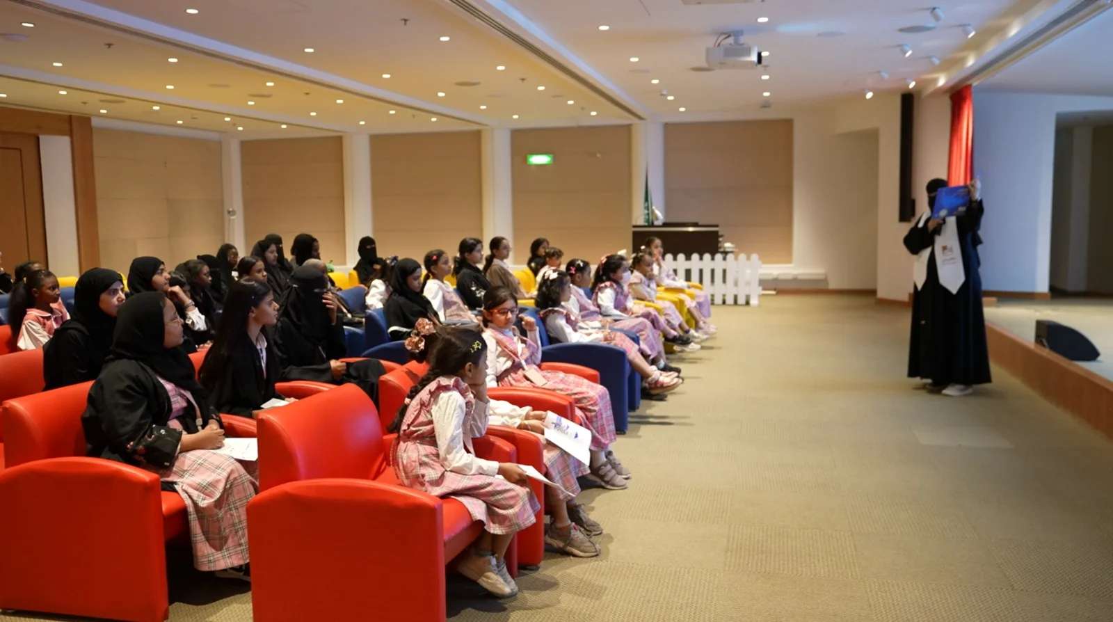 The King Abdulaziz Public Library launches a free reading festival with the participation of over 100 schools and 1,500 students.