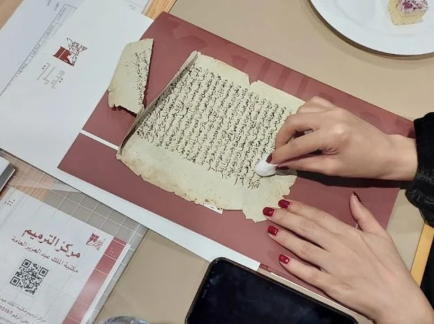 مكتبة الملك عبدالعزيز العامة تعقد ورشة عمل عن أسس ترميم المخطوطات والوثائق