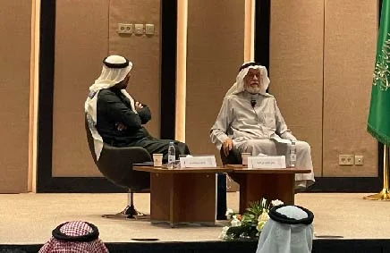 Dr. Ali Al-Namlah reviews stages of cultural volunteering in a library evening