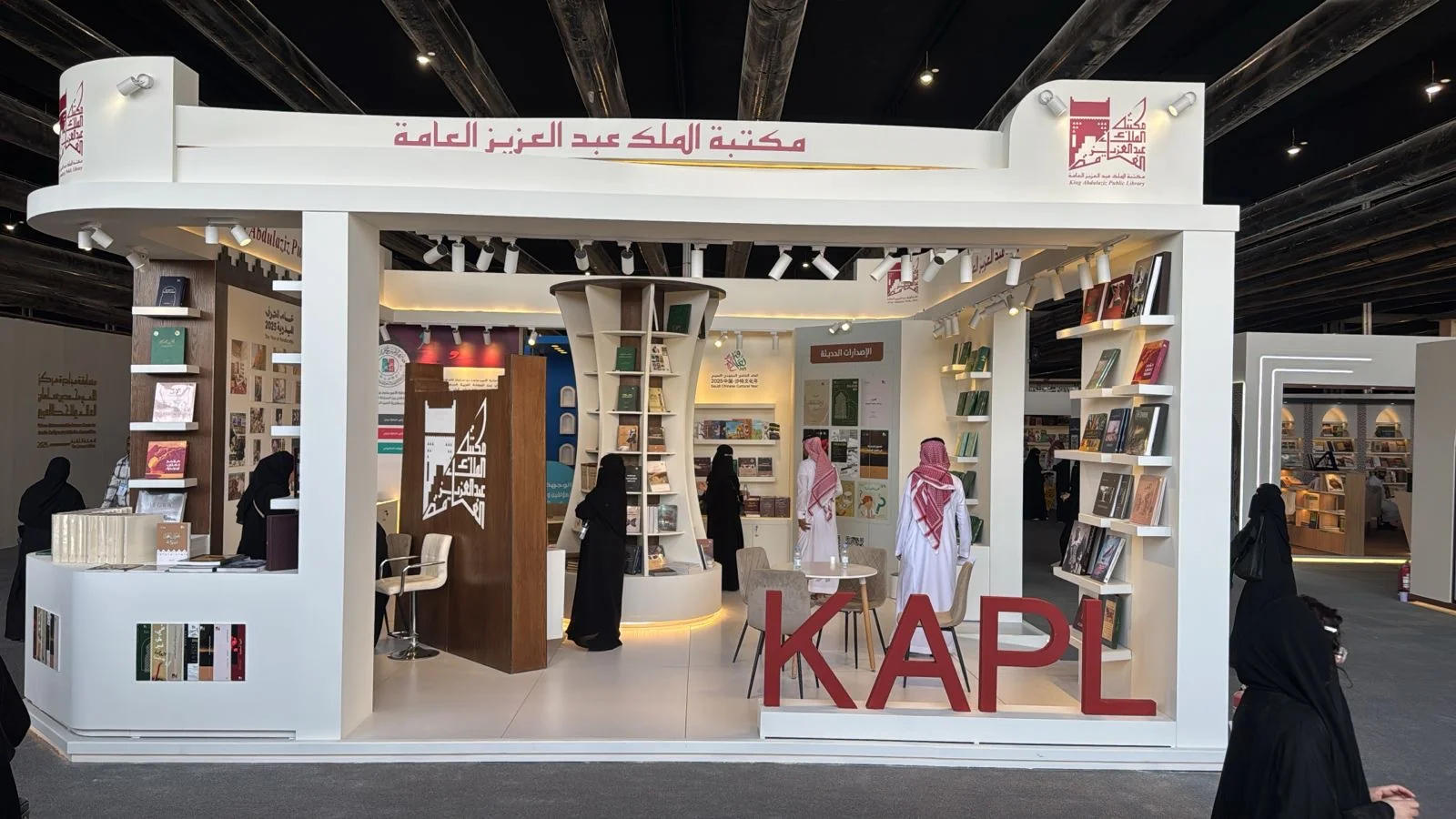 مكتبة المؤسس تفتح آفاق الترجمة الثقافية في معرض الرياض للكتاب 2025